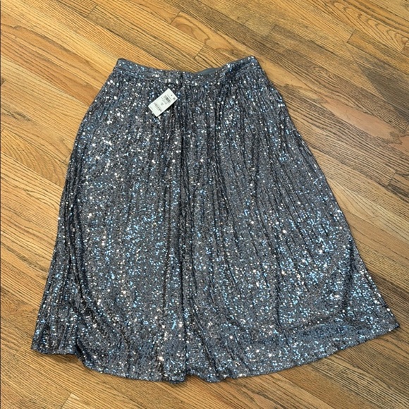 NEW Elegant Silver Sequin Skirt size 12 - Picture 6 of 6
